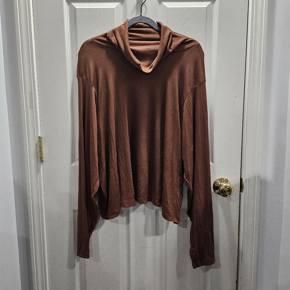 NWOT Old Navy Maple Brown  Ribbed Long Sleeve Turtleneck Go Dry Activewear Top